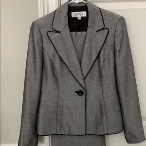 Suit Studio Pant Suit Black & White Woven 6p